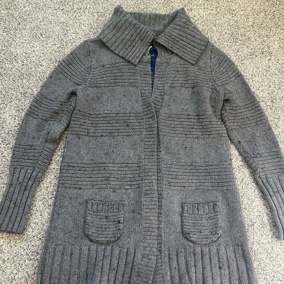 American Eagle Cardigan Collared With Snap Button Closure In Size M Gray Color - Picture 2 of 8